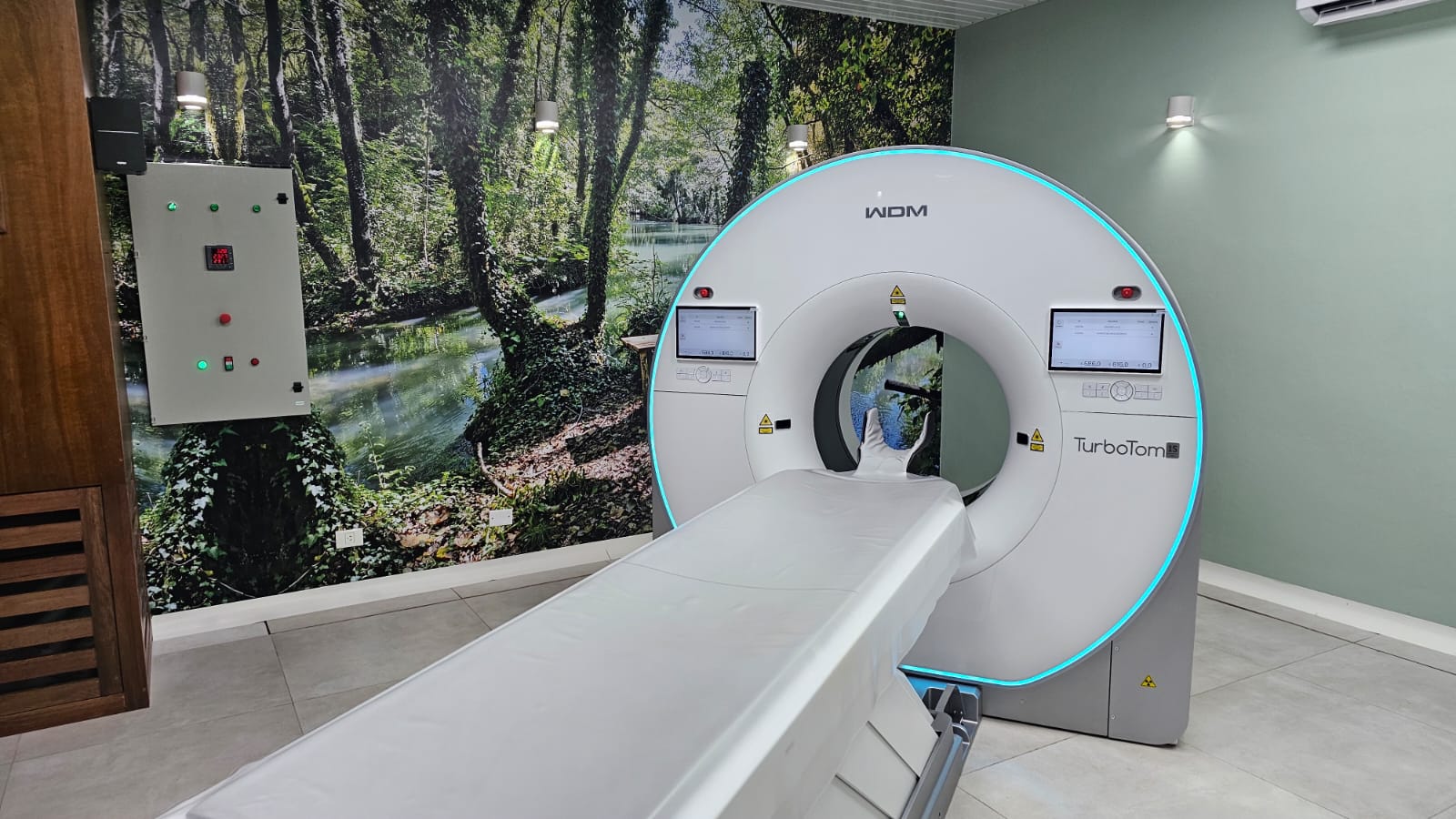 El intendente de Eldorado destacó la inversión en salud durante la puesta en funcionamiento del nuevo tomógrafo del Hospital SAMIC 2